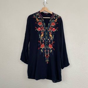 Johnny was embroidered tunic medium
